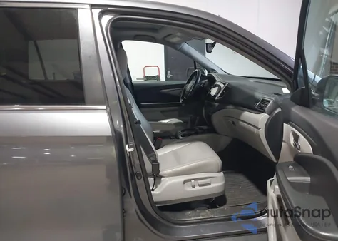 2017 Honda Pilot Ex-L z USA, uszkodzony, nr VIN 5FNYF5H5XHB045944
